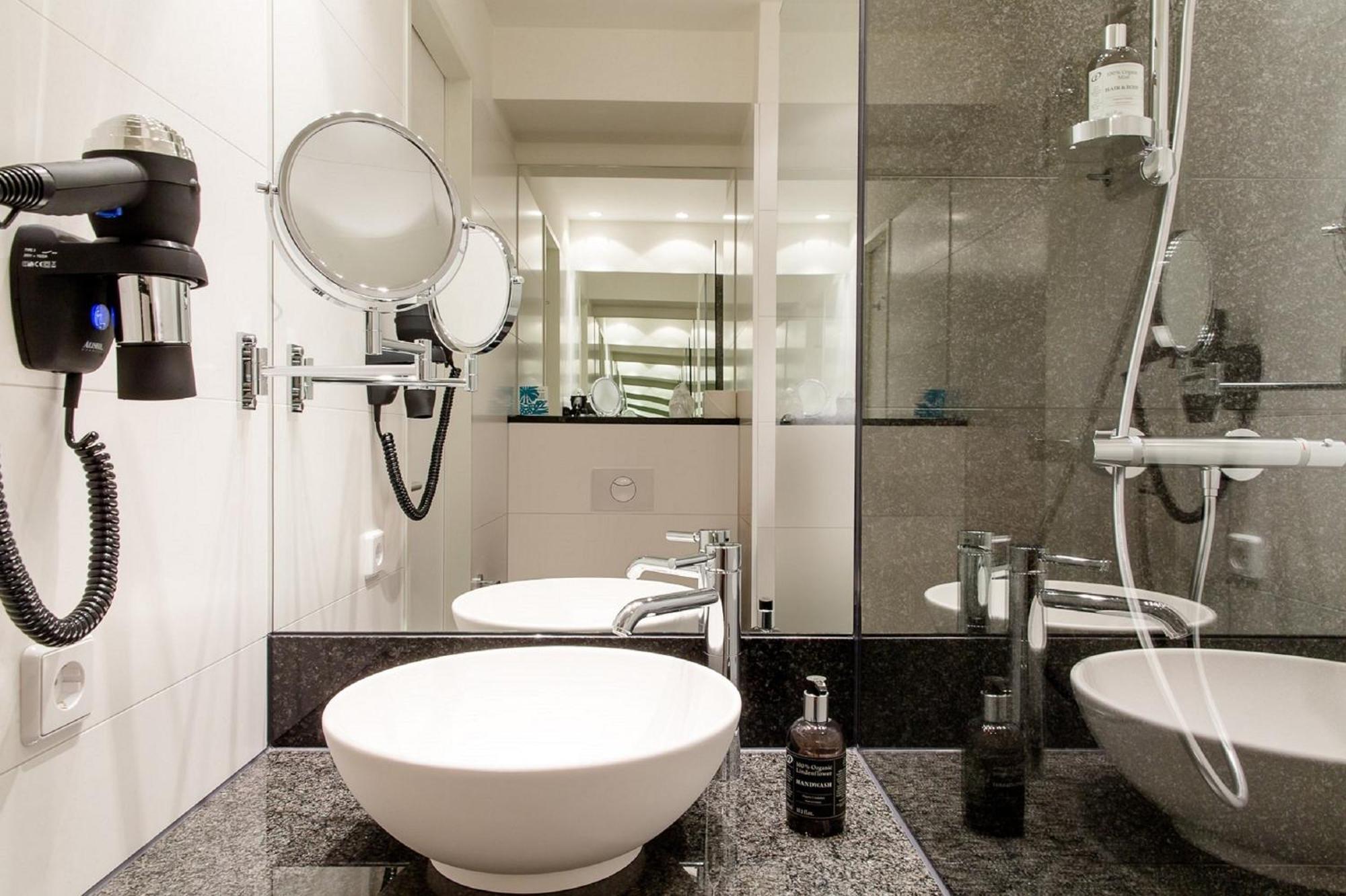 Motel One บาเซิล ภายนอก รูปภาพ