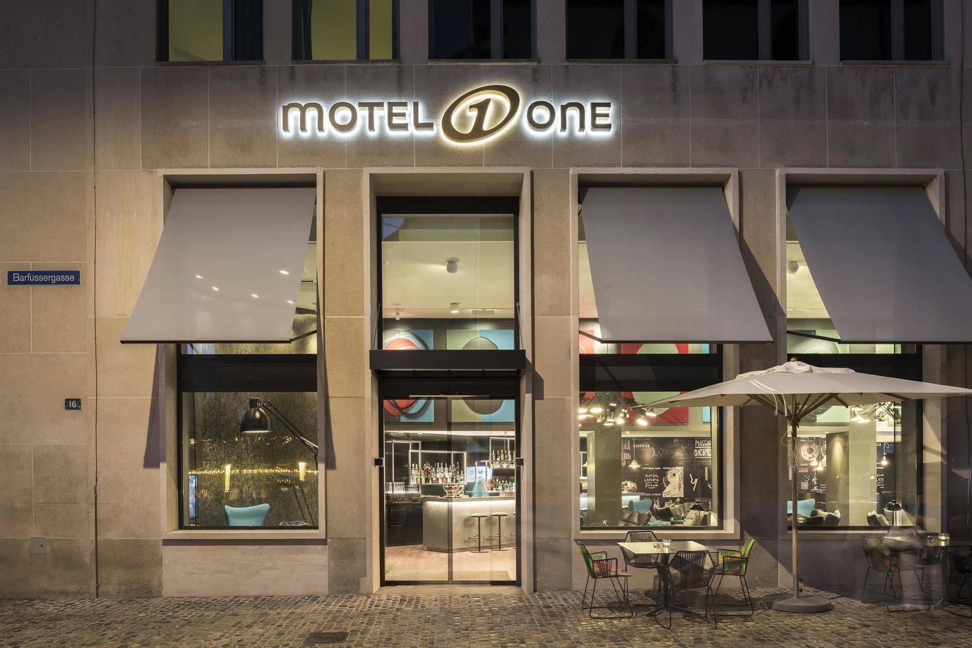 Motel One บาเซิล ภายนอก รูปภาพ