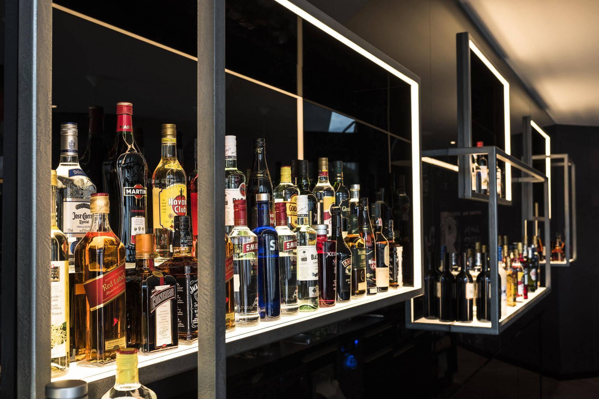 Motel One บาเซิล ภายนอก รูปภาพ