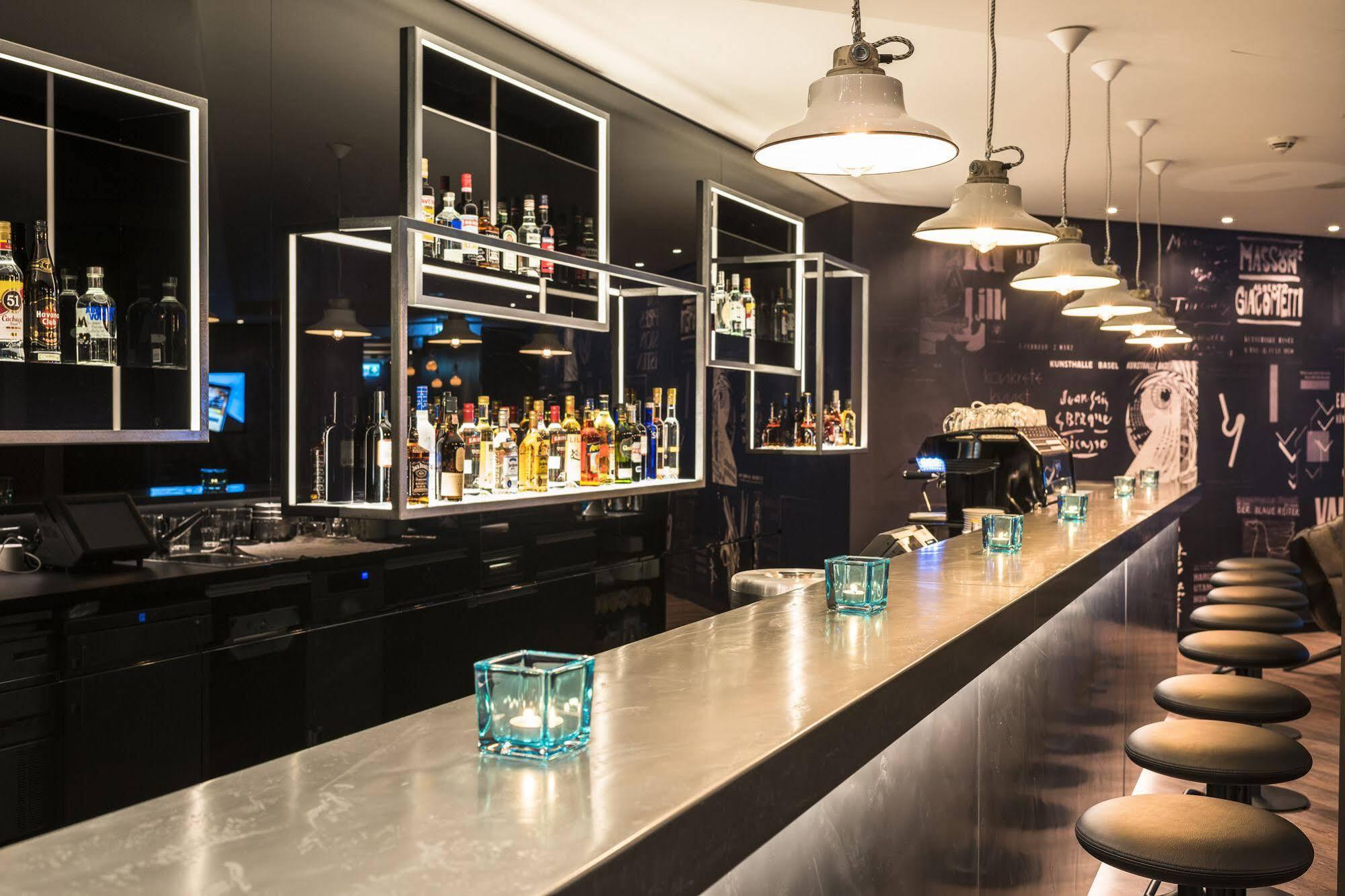Motel One บาเซิล ภายนอก รูปภาพ